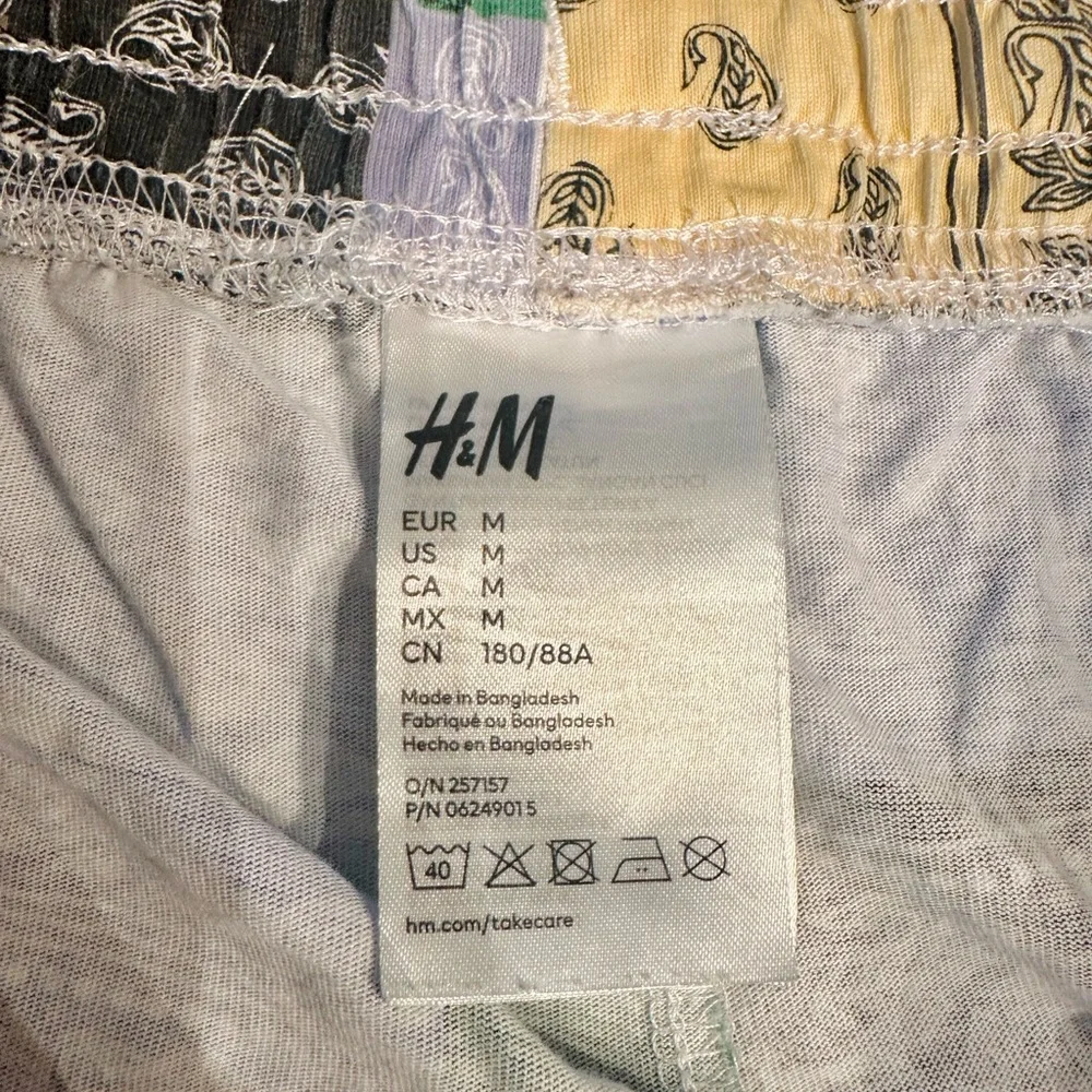 H&M Men’s Paisley Patchwork Shorts Size M
